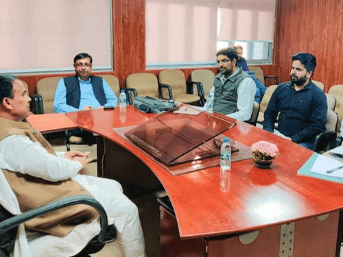 मंत्री डाॅ0 धन सिंह रावत ने ऋषिकेश-कर्णप्रयाग रेल लाइन परियोजना के निर्माण कार्यों की समीक्षा बैठक ली