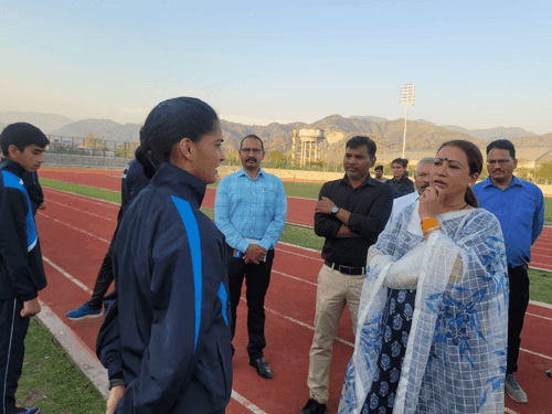 Image for मंत्री रेखा आर्या ने महाराणा प्रताप स्पोर्ट्स कॉलेज में बच्चों के साथ किया संवाद