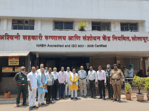Image for मंत्री डाॅ0 धन सिंह रावत ने अश्वनी कोऑपरेटिव हॉस्पिटल का किया भ्रमण