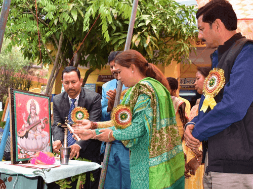 कैबिनेट मंत्री रेखा आर्या ने विद्यार्थियों द्वारा लगाई गई प्रदर्शनी का किया शुभारंभ