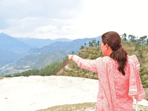 मंत्री रेखा आर्या ने निर्माणाधीन खेल मैदान का किया निरीक्षण
