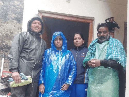 Image for महिला श्रद्धालु का बिगड़ा स्वास्थ्य, पुलिस द्वारा पहुंचाया गया अस्पताल