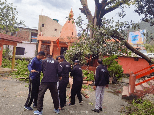 फायर यूनिट बागेश्वर द्वारा मंदिर को किया गया सुरक्षित