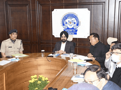 मुख्य सचिव डॉ. एस.एस संधु ने अधिकारियों के साथ विकास कार्यों की समीक्षा बैठक की