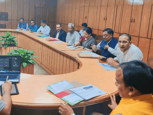 मंत्री डाॅ0 धन सिंह रावत ने सभाकक्ष में उच्च शिक्षा विभाग की ली समीक्षा बैठक
