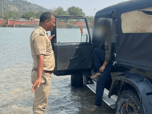 Image for गंगा में गाड़ी उतार कर हुड़दंग करने वाले के विरूद्ध की गई कार्यवाही