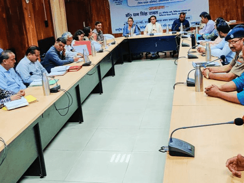 Image for स्वास्थ्य मंत्री डाॅ0 धन सिंह रावत ने जिला रूद्रप्रयाग में स्वास्थ्य व्यवस्थाओं को लेकर समीक्षा बैठक की