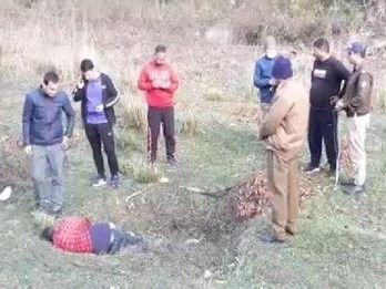 यहां हाईवे के किनारे मिला अज्ञात का शव