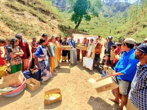Image for आजीविका वृद्धि हेतु 70 लाभार्थियों को कुक्कुट चूजे किये गये वितरित