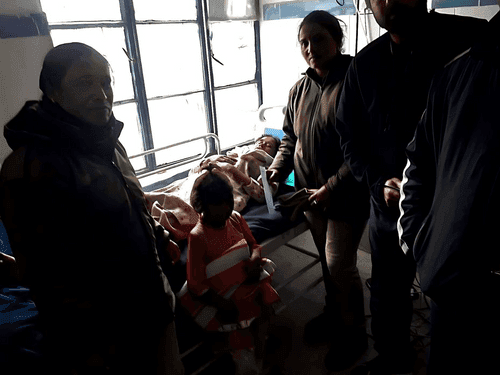 बुजुर्ग महिला को वाहन ने मारी टक्कर, पीआरडी जवान द्वारा पहुंचाया गया अस्पताल