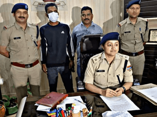 Image for देहरादून पुलिस ने 1 कि.ग्रा. अवैध चरस के साथ तस्कर किया गिरफ्तार