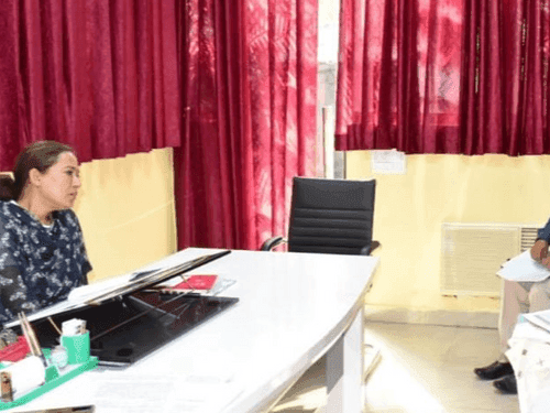 कैबिनेट मंत्री रेखा आर्या ने महिला कल्याण विभाग की अधिकारियों के साथ की बैठक
