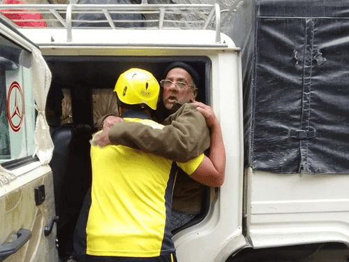 Image for भूस्खलन के कारण मार्ग में फंसे यात्रियों को एसडीआरएफ टीम ने किया सकुशल रेस्क्यू