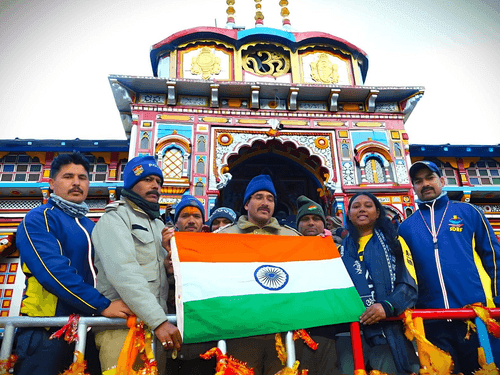 झारखंड की बाइकर गर्ल कंचन उगुरसेंडी ने पुलिसकर्मियों का बढ़ाया मनोबल