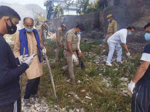 Image for अल्मोड़ा पुलिस द्वारा रामगंगा नदी में चलाया गया स्वच्छता अभियान