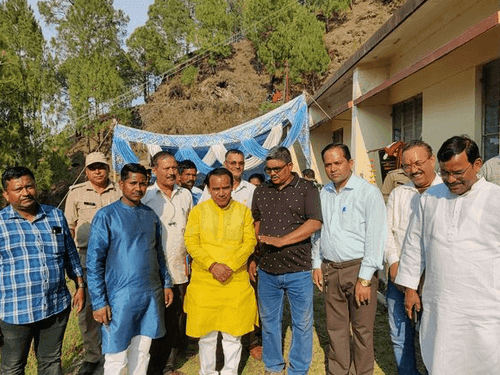 कैबिनेट मंत्री डाॅ0 धन सिंह रावत ने इंटरलॉकिंग टाइल्स के निर्माण कार्य का किया शिलान्यास