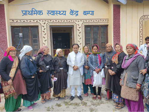 Image for स्वास्थ्य मंत्री डाॅ0 धन सिंह रावत ने अंतिम प्राथमिक स्वास्थ्य केंद्र का किया निरीक्षण