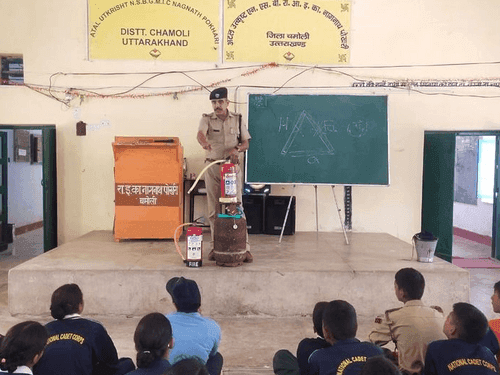 Image for फायर सर्विस यूनिट गोपेश्वर द्वारा अग्निशमन के सम्बन्ध दी गयी महत्वपूर्ण जानकारी
