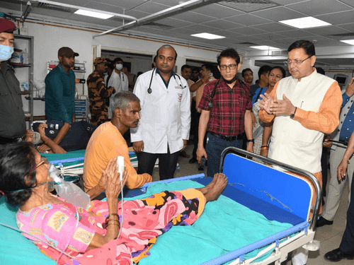 Image for सीएम धामी ने दून मेडिकल कॉलेज चिकित्सालय का किया औचक निरीक्षण