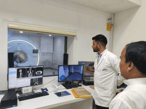Image for स्वास्थ्य मंत्री डाॅ0 धन सिंह रावत ने सेलाकुई स्थित ग्राफ़िक एरा अस्पताल का किया निरीक्षण