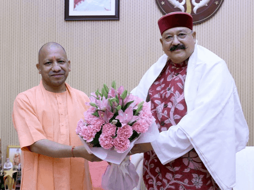 Image for कैबिनेट मंत्री सतपाल महाराज ने यूपी के सीएम योगी आदित्यनाथ से की भेंट