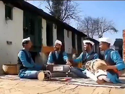 रंगों के पर्व को मनाने का एक अनोखा रूप होती है बैठकी होली 