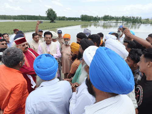 Image for कैबिनेट मंत्री सतपाल महाराज ने बाढ़ प्रभावित क्षेत्रों का किया निरीक्षण