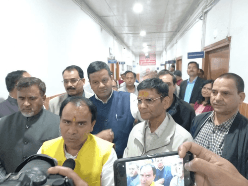 शिक्षा मंत्री डाॅ0 धन सिंह रावत ने अधिकारियों संग की समीक्षा बैठक