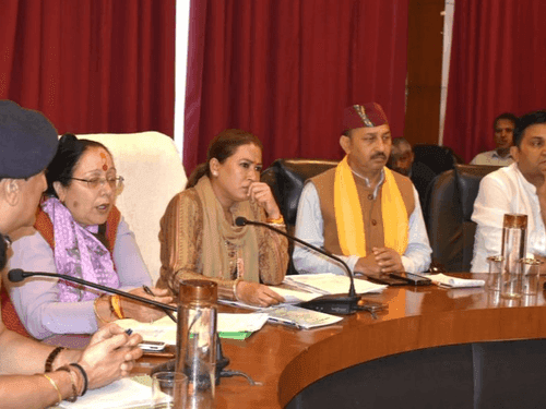 कैबिनेट मंत्री रेखा आर्या ने आपदा प्रबन्धन के अन्तर्गत किये गये कार्यो की समीक्षा बैठक ली