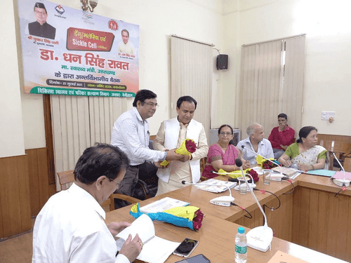 स्वास्थ्य मंत्री डाॅ0 धन सिंह रावत ने अधिकारियों के साथ डेंगू के संबंध में की ज़रूरी बैठक