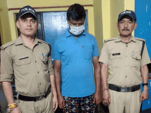 Image for अवैध शराब तस्करों के विरुद्ध पिथौरागढ़ पुलिस की ताबड़तोड़ कार्यवाही