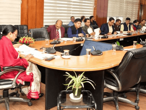 अपर मुख्य सचिव ने सीएम द्वारा की गई घोषणाओं की प्रगति पर समीक्षा बैठक की