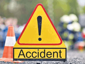 आवारा पशु से टकराई बाइक, एक युवक की मौत अन्य घायल