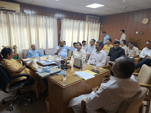 विधानसभा अध्यक्ष ने नेवा और सचिवालय के अधिकारियों के साथ की बैठक