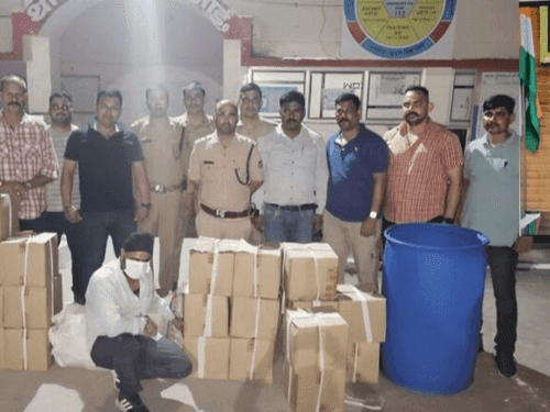 उत्तराखण्ड पुलिस ने नकली शराब फैक्ट्री का किया भण्डाफोड़