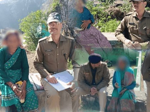 अल्मोड़ा पुलिस की पहलः वरिष्ठ नागरिकों की सहायता हेतु प्रयास