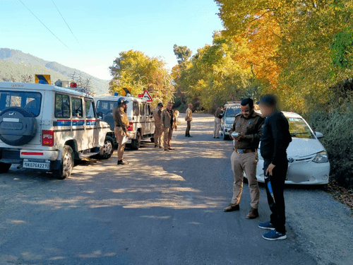 यातायात नियमों का उल्लंघन करने वालों पर अल्मोड़ा पुलिस का एक्शन