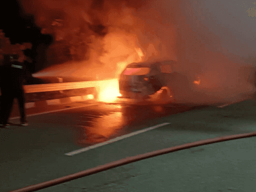 हर्रावाला में कार में लगी आग, तीनों सवार सुरक्षित