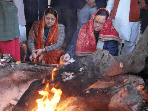 सीएम धामी ने माँ डाट काली मंदिर में की पूजा-अर्चना