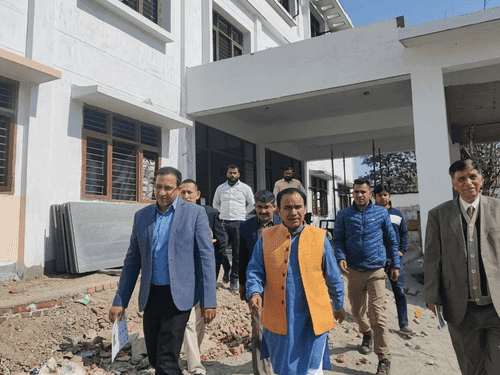कैबिनेट मंत्री डाॅ. धन सिंह रावत ने निर्माणाधीन मैनेजमेंट ब्लॉक का किया निरीक्षण