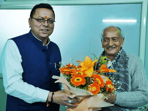 सीएम धामी ने पूर्व सीएम एवं महाराष्ट्र के पूर्व राज्यपाल श्री भगत सिंह कोश्यारी से भेंट की