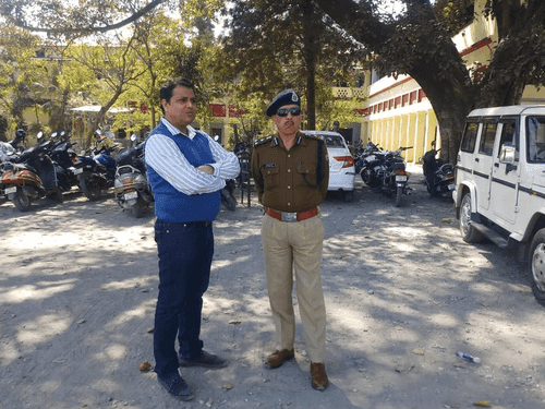 विभिन्न परीक्षा केंद्रों पर कनिष्ठ सहायक परीक्षा 2022 का किया गया आयोजन