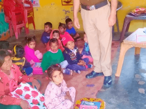 ऑपरेशन मुक्ति अभियान के तहत बच्चों का कराया स्कूल में दाखिला