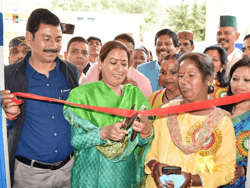 कैबिनेट मंत्री रेखा आर्या ने विद्यार्थियों द्वारा लगाई गई प्रदर्शनी का किया शुभारंभ