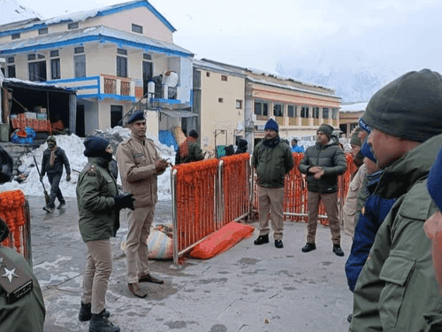 पुलिस अधिकारी द्वारा यात्रा पड़ावों की व्यवस्थाओं का किया गया निरीक्षण