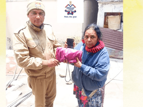 उत्तराखण्ड पुलिस ने खोये हुए बैग को किया उसके मालिक के सुपुर्द